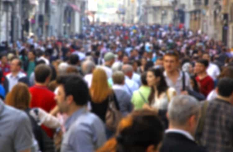 Blurry view of a crowd of people, a visual metaphor of real estate crowdfunding investing. This real estate crowdfunding investing comparison guide is a starting point for understanding the different types of platforms and investments available. 